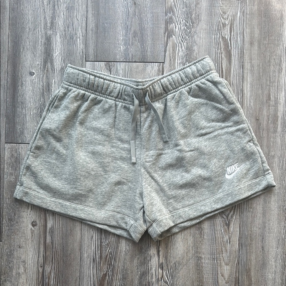 Nike Sportswear Club Fleece Women's Mid-Rise Shorts